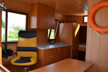 Kuchyňský kout Půjčovna hausbotů Baťův kanál - hausbot Amálka