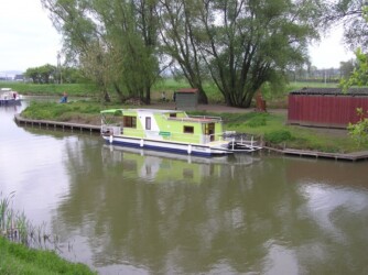 Půjčovna hausbotů Baťův kanál - hausbot Amálka