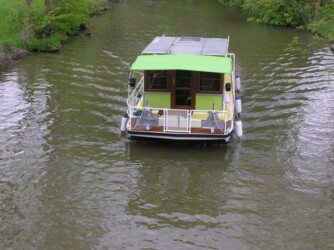 Půjčovna hausbotů Baťův kanál - hausbot Amálka