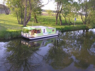 Půjčovna hausbotů Baťův kanál - hausbot Amálka
