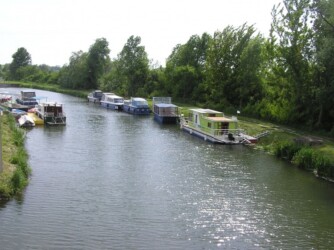 Přístav Půjčovna hausbotů Baťův kanál - hausbot Amálka
